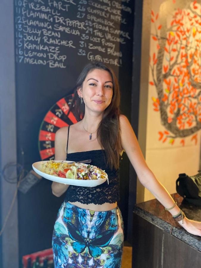 Red Door Hostel אנג'ונה מראה חיצוני תמונה