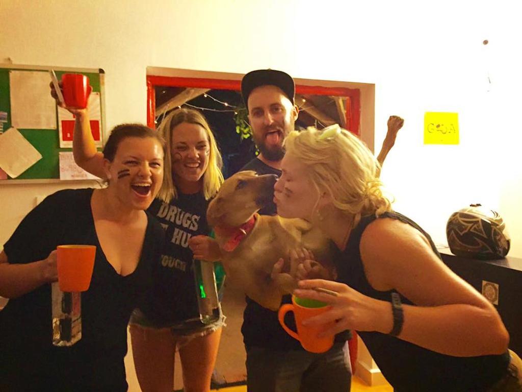 Red Door Hostel אנג'ונה מראה חיצוני תמונה