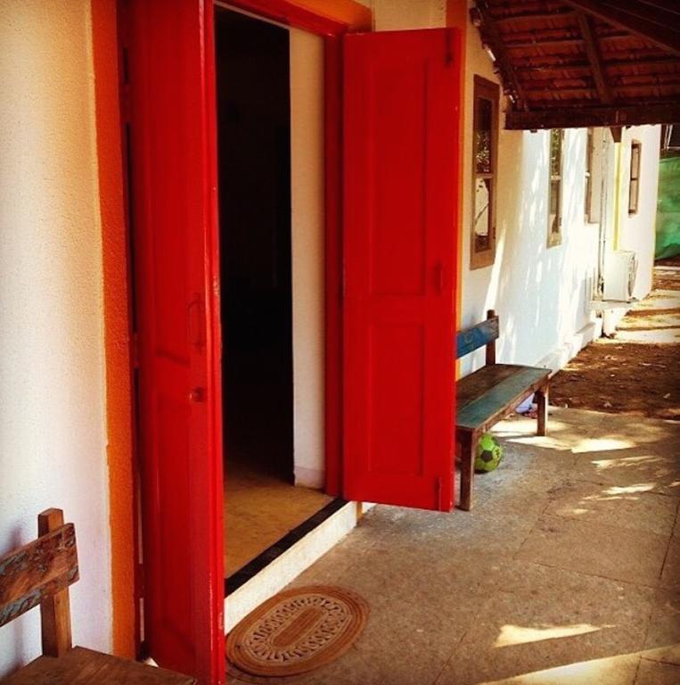 Red Door Hostel אנג'ונה מראה חיצוני תמונה