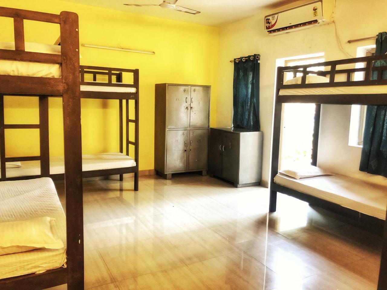 Red Door Hostel אנג'ונה מראה חיצוני תמונה