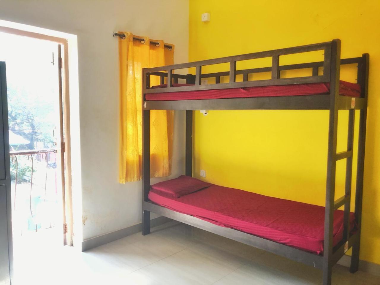 Red Door Hostel אנג'ונה מראה חיצוני תמונה