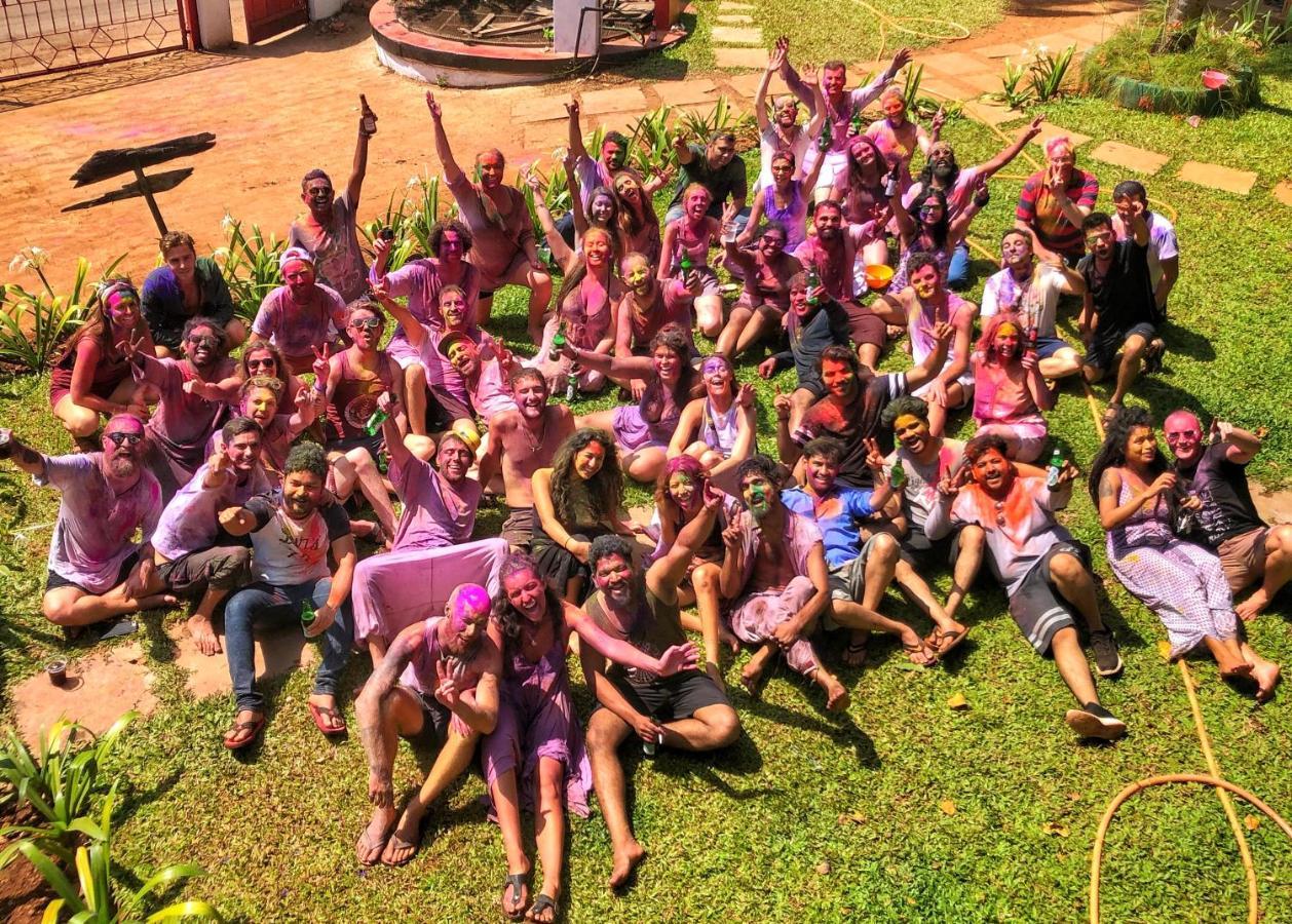 Red Door Hostel אנג'ונה מראה חיצוני תמונה
